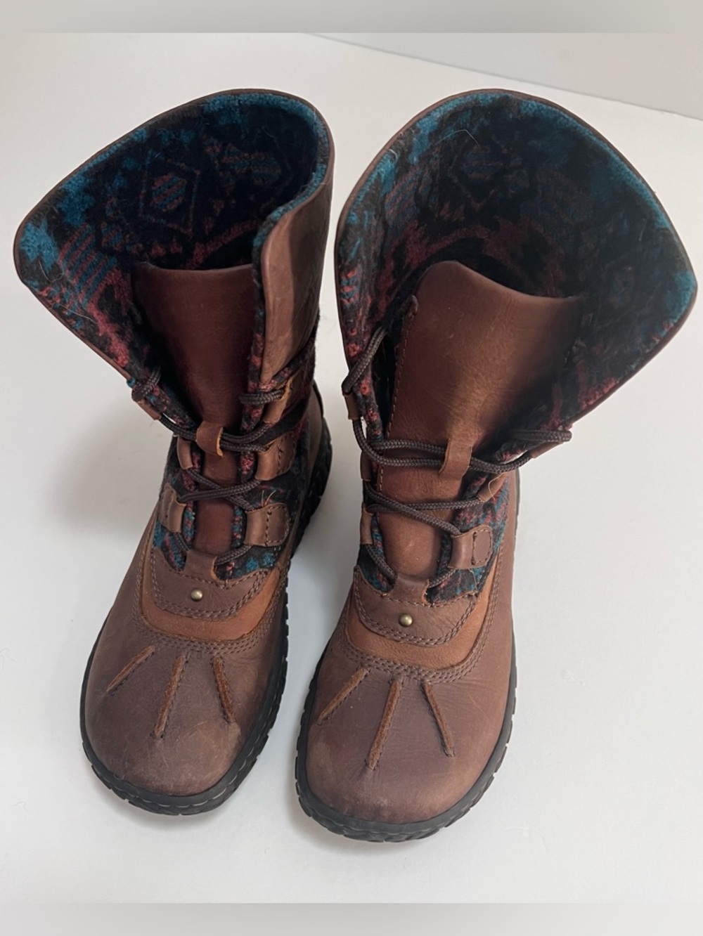 Born Winter Boots - Picture 4 of 16